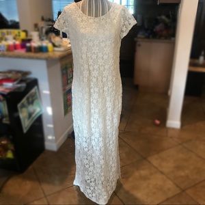 🆕 Lace Maxi Dress